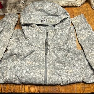 SCUBA HOODIE *LIGHT COTTON FLEECE
Frozen Vista Alpine White Multi
Size: 6